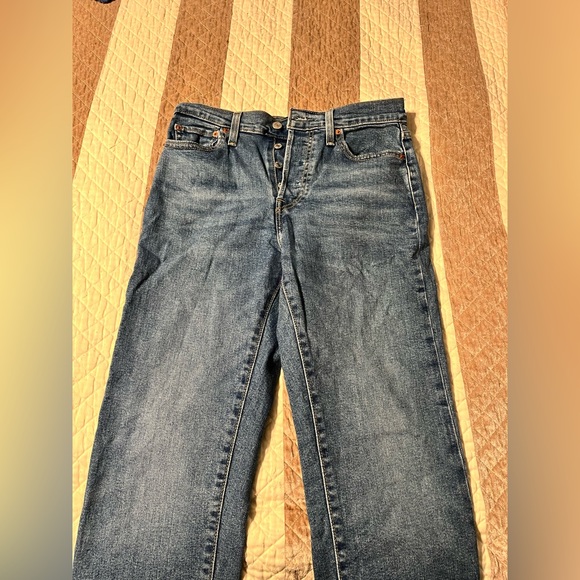 Levi’s Wedgie Straight Jeans. Size 28. Gently worn. - Picture 2 of 8